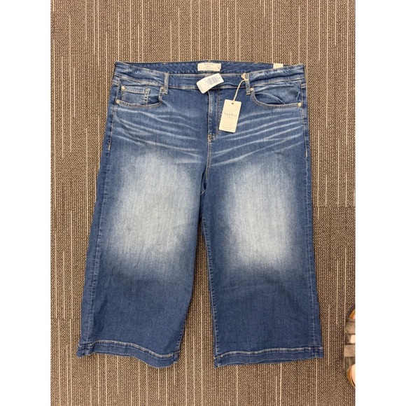 torrid Denim - Torrid Denim First At Fit Wide Leg Crop Jeans Medium Wash Size 24 NWT 12666814